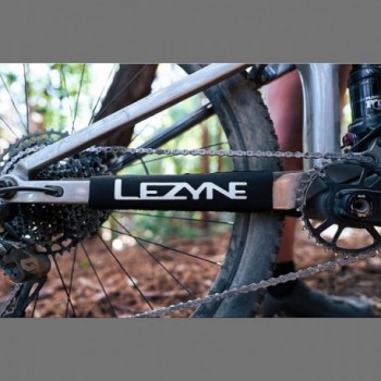 Protection Lezyne Smart Chainstay L Noire en Néoprène Résistant - 2