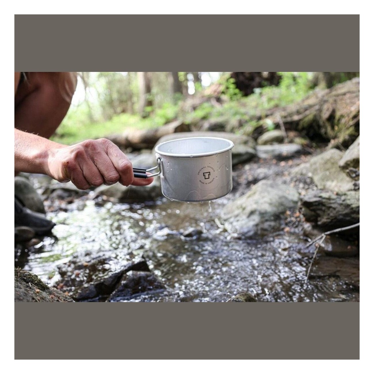 Taza T-Cup Ligera y Multifuncional con Asa Negra y Tapa, Diseño Clásico Trangia - 3