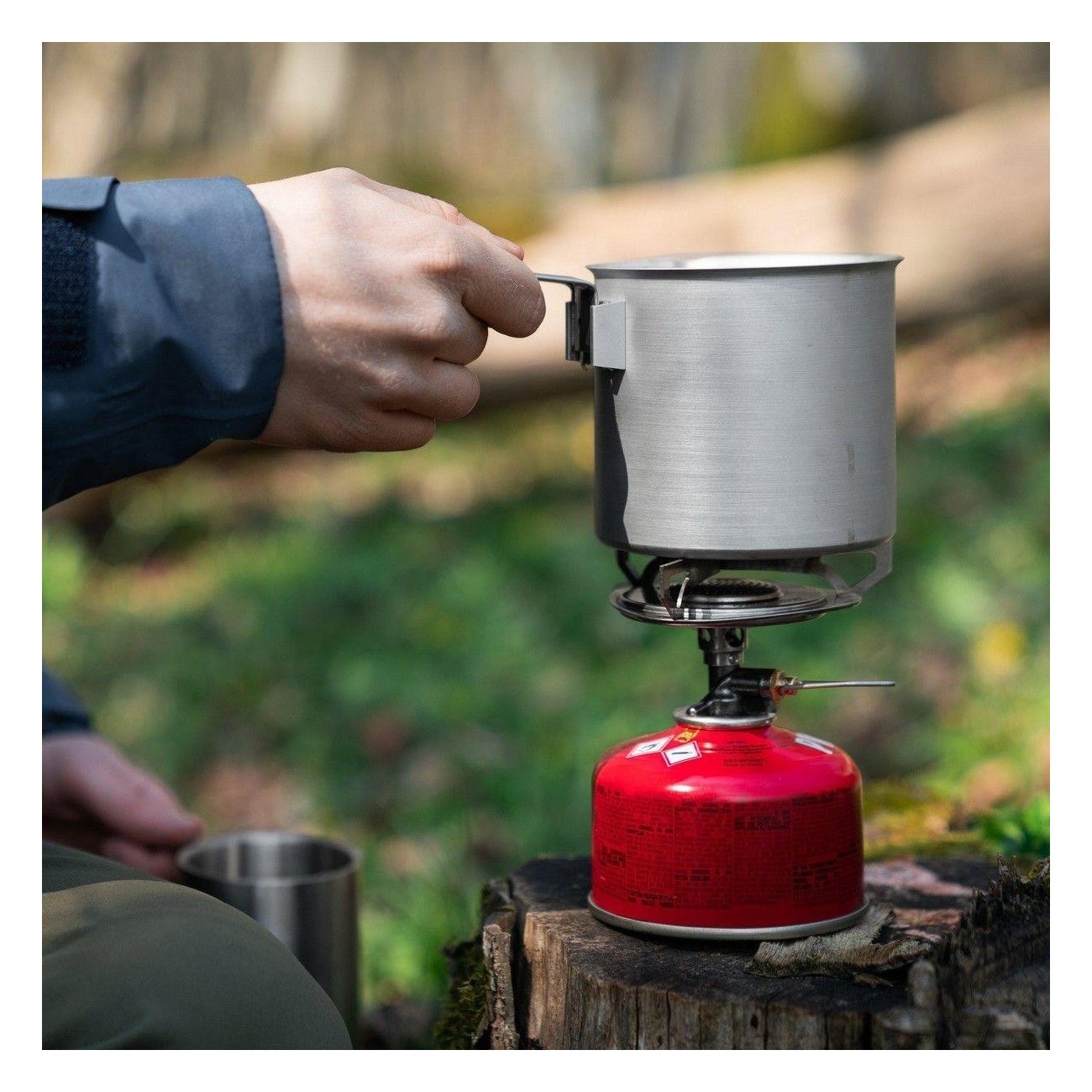 Essential Camping Kit: Stoves and Lanterns for Outdoor Adventures - 12