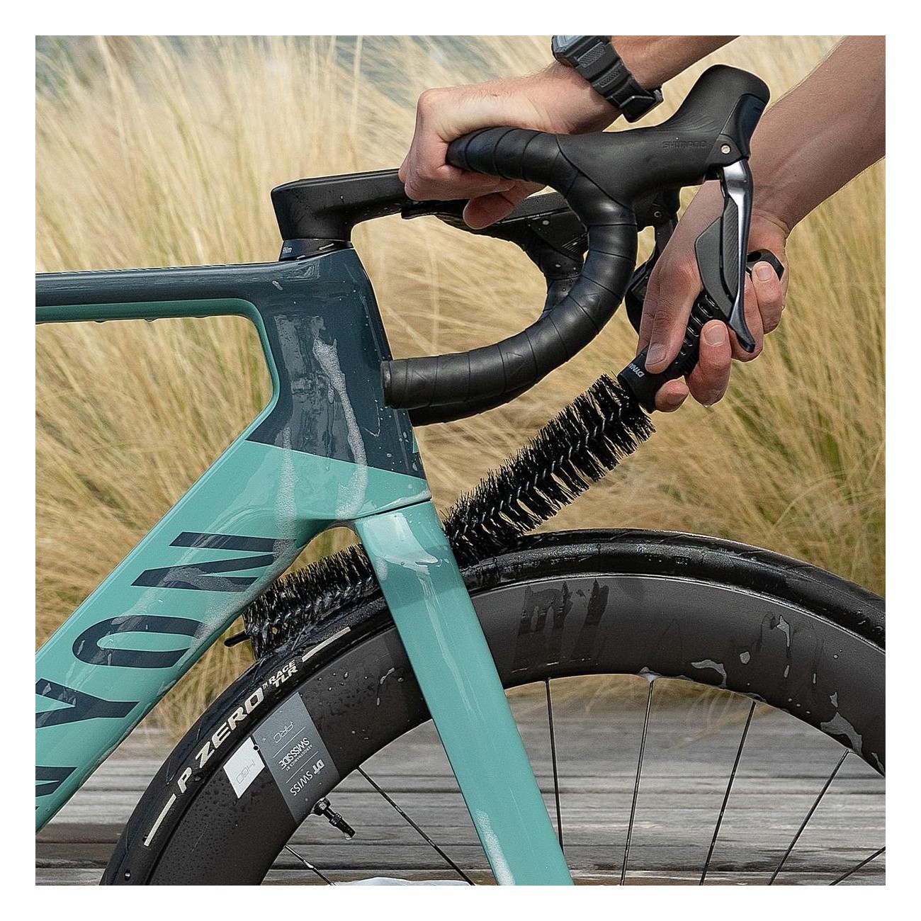 Dynamic Brush 'So Long' for Bicycle Cleaning - Ideal for Wheel Hubs and Tight Spaces - 2