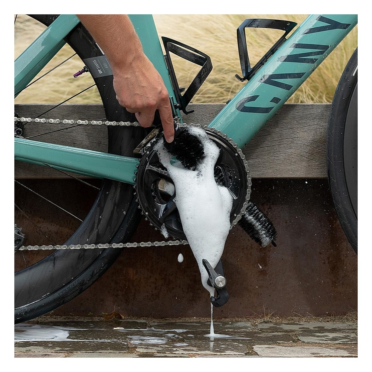 Dynamic Brush 'So Long' for Bicycle Cleaning - Ideal for Wheel Hubs and Tight Spaces - 3