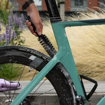 Dynamic Brush 'So Long' for Bicycle Cleaning - Ideal for Wheel Hubs and Tight Spaces - 4