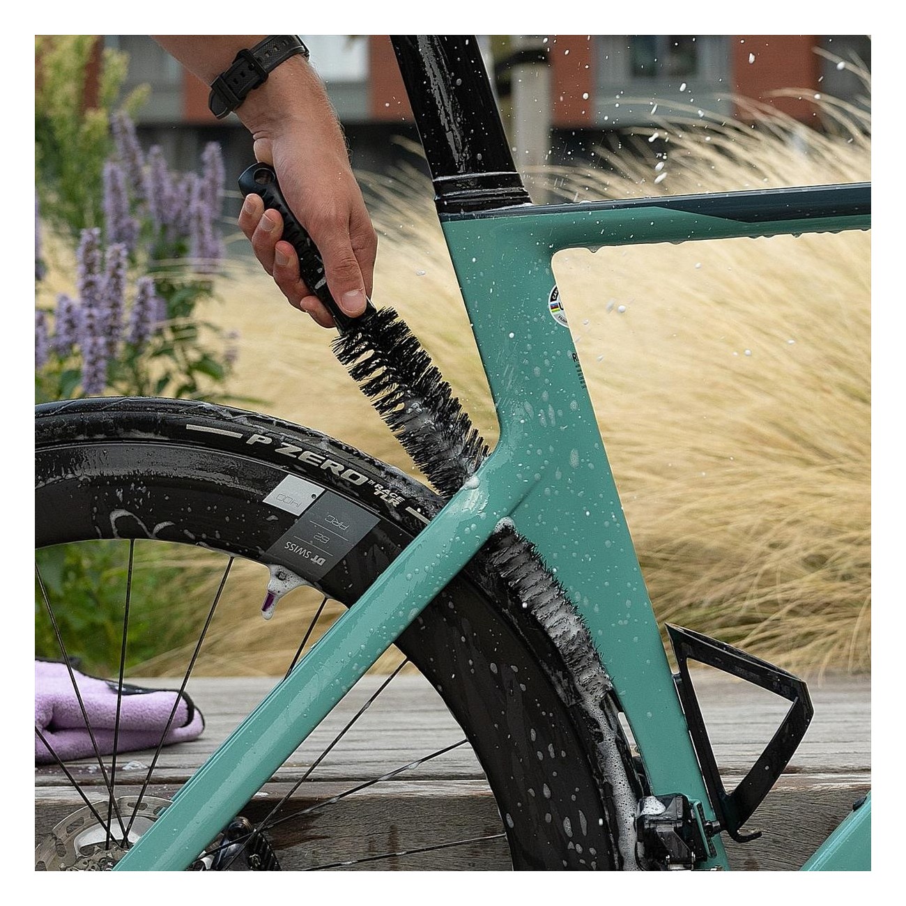 Dynamic Brush 'So Long' for Bicycle Cleaning - Ideal for Wheel Hubs and Tight Spaces - 4