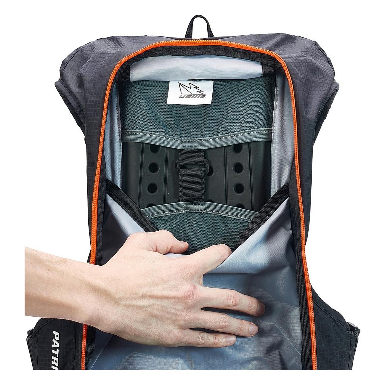 Mochila USWE Patriot 15 Litros Naranja-Negro con Protector de Espalda para MTB - 7