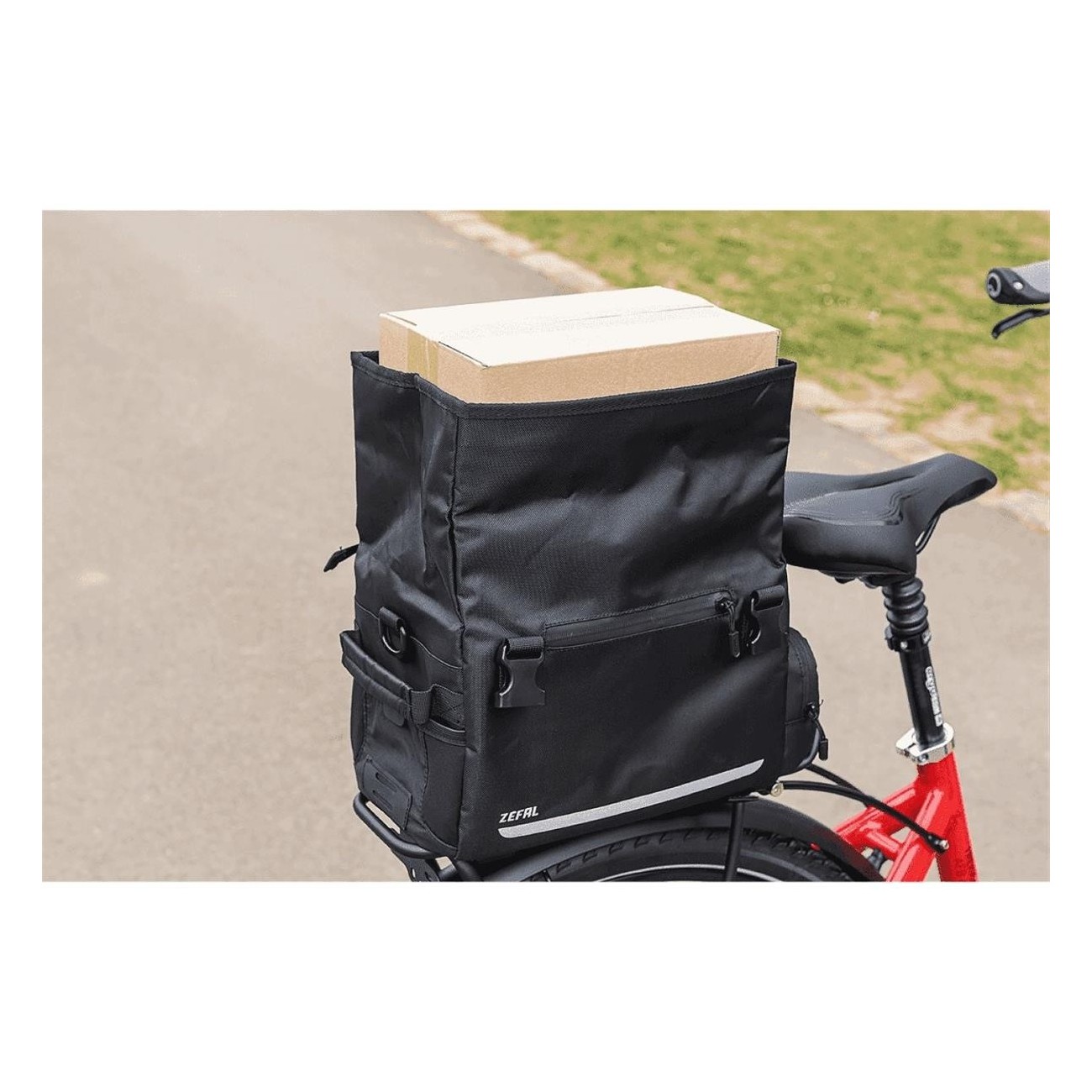 Sacoche Arrière Imperméable 20L Z Traveller 60 Noire avec Ouverture Panier et Housse de Pluie - 5