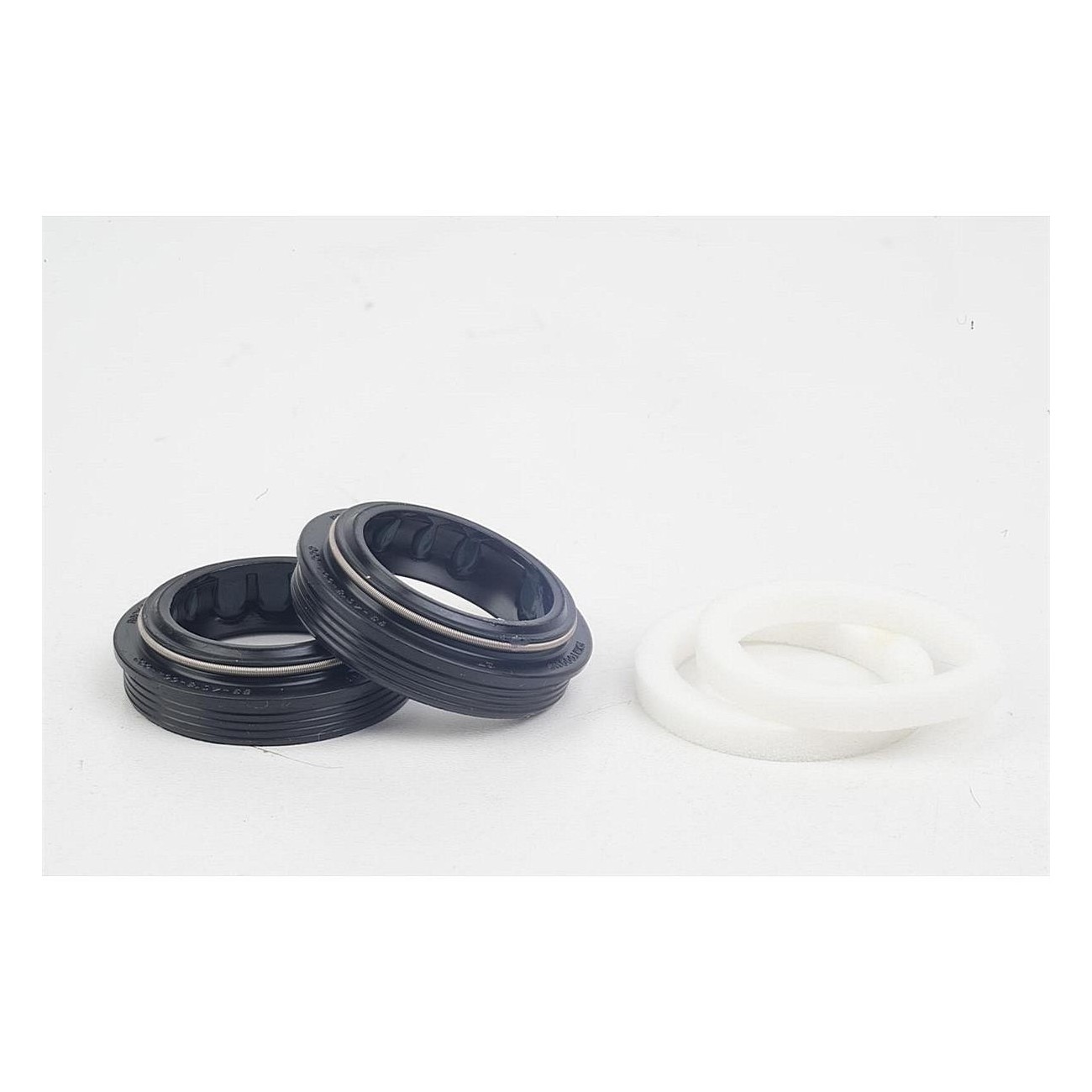 32 mm Black Fork Dust Seal Kit with Flanged Seal and 5 mm Foam Rings - 1