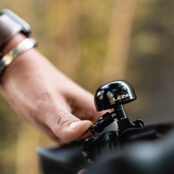 Cloche Classique en Laiton Noir pour Vélo - Élégante et Fonctionnelle - 3