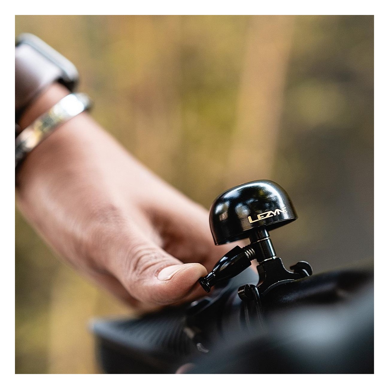 Cloche Classique en Laiton Noir pour Vélo - Élégante et Fonctionnelle - 3